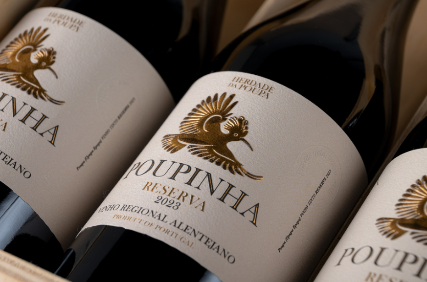 葡萄酒包裝設(shè)計分享：Poupinha Reserva，以溫暖與意義詮釋土地情懷